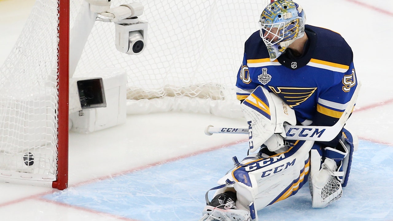 Blues can't capitalize on chances as Boston evens series